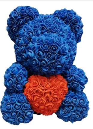 Ведмедик із троянд синій з червоним серцем 35 см