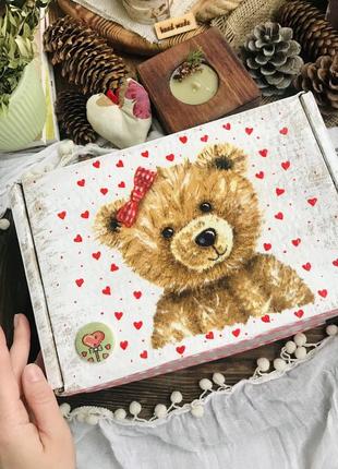 Подарочная праздничная коробка бокс медвежонок красная для дев...