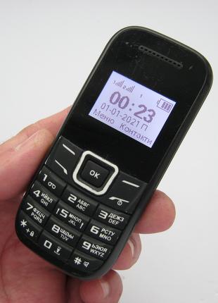 Телефон Nomi i144m Duos Black не заряжается