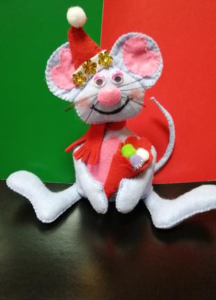 Мышка с подарком из фетра символ года 2020