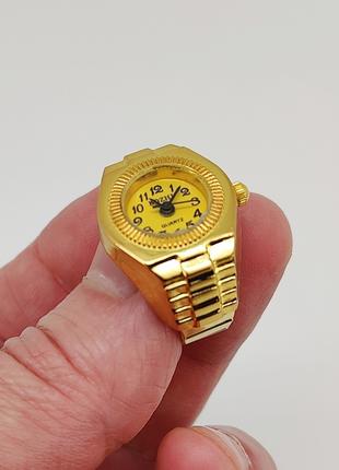 Часы-кольцо на палец кварцевые золотые (желтый циферблат) арт....