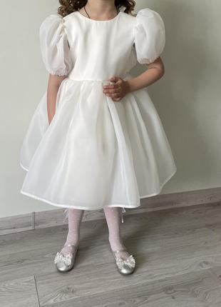 Сукня в молочному кольорі на зріст 116 см