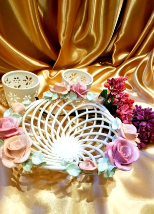 Плетённая керамическая конфетница с розами