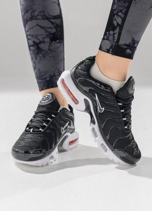 Женские кроссовки nike air max plus triple all black white