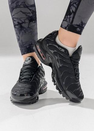 Жіночі кросівки nike air max plus triple all black