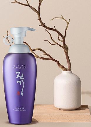 Регенерирующий шампунь 500 мл Daeng Gi Meo Ri Vitalizing Shampoo