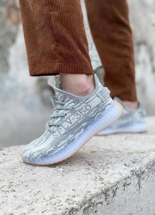 Женские кроссовки yeezy boost 350 серые