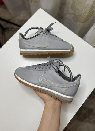 Кроссовки nike cortez