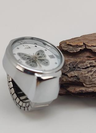 Часы-кольцо на палец кварцевые (с белым циферблатом и бабочкой...