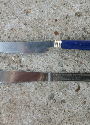 Два ножа.