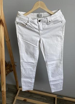 Белые коттоновые брюки скинни