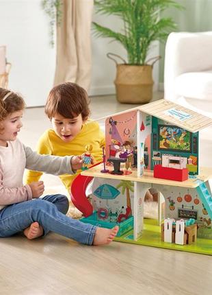 Кукольный дом Hape с горкой, мебелью и аксессуарами (E3411)