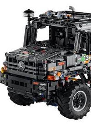 Конструктор LEGO Technic Повноприводна вантажівка-позашляховик...