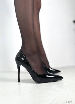 Женские черные лаковые туфли лодочки с острым носком на шпильке