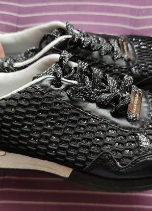 Ефектні красиві чорні кросівки , кросівки laura biagiotti