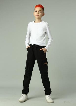 Стильные штаны карго для мальчика
с надписью
