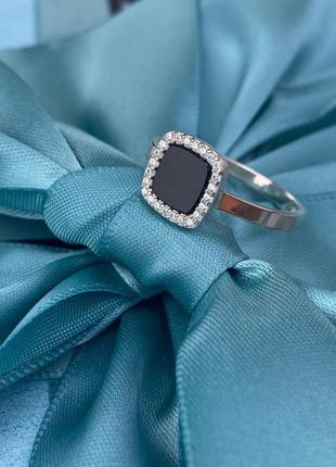 Серебряное женское кольцо с ониксом