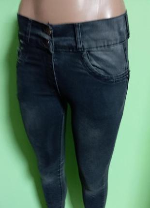 Облегающие стрейчевые подростковые джинсы