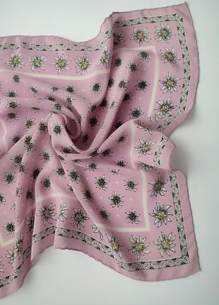 Шелковый шейный платок Leisi Anna с эдельвейсами