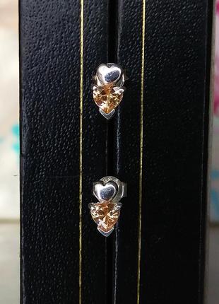 Серебряные женские серьги-гвоздики с фианитами