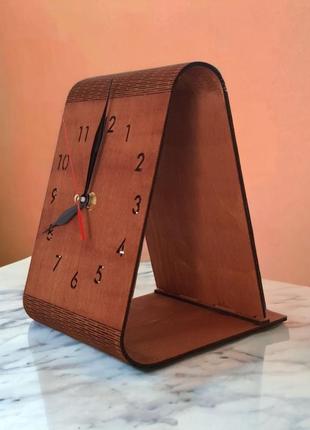 Деревянные настольные часы для дома коричневые