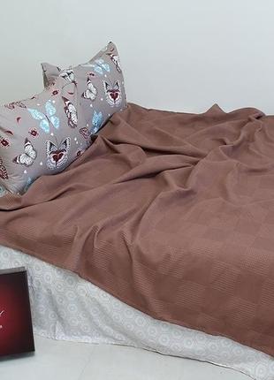 Сатиновое постельное бельё с покрывалом пике (летний комплект)