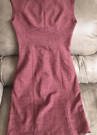 Плаття-футляр бордового кольору без рукавів