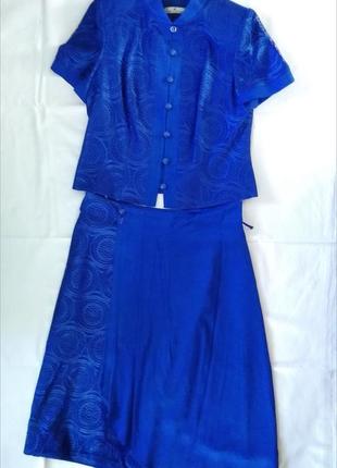 Синий костюм с юбкой и кофтой с коротким рукавом