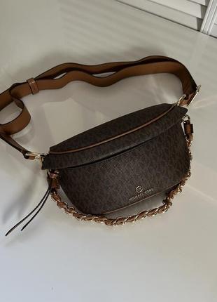 Сумка-бананка slater extra small brown logo michael kors