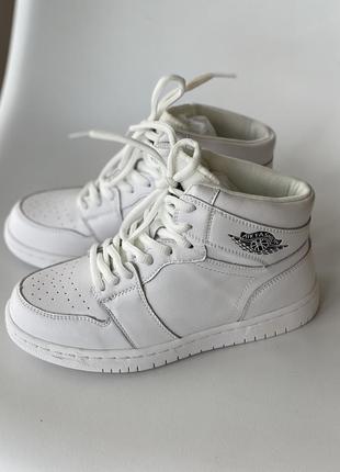 Белые высокие кроссовки ботинки из натуральной кожи