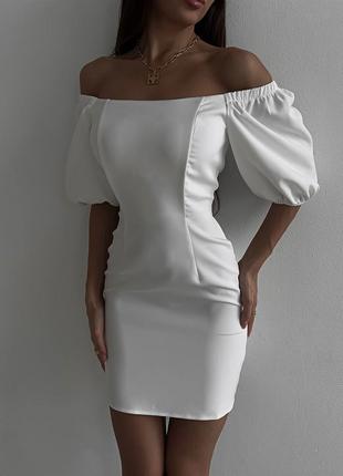 Летнее платье приталенного силуэта с пышными рукавами белый