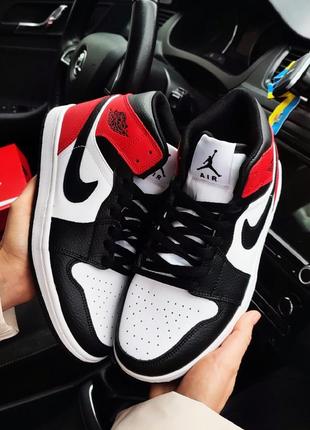 Кроссовки nike air jordan 1 retro белые с черным красным женск...