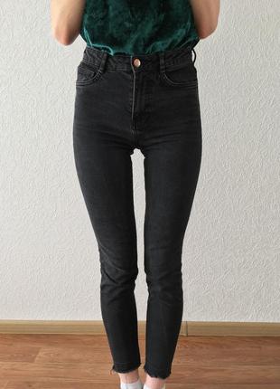 Чорні облягаючі джинси zara