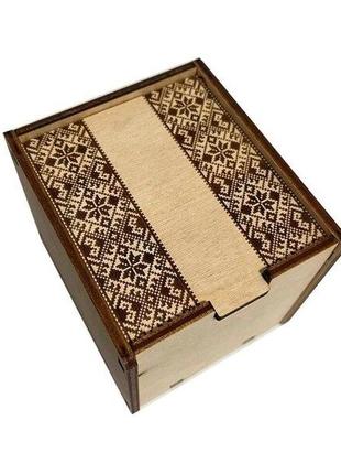 Деревянная коробочка с вышивкой