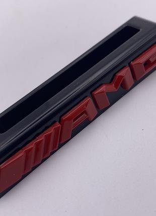Шильдик AMG на решетку радиатора черный красный