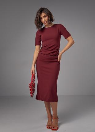 Силуетна сукня міді з драпіруванням - бордо колір, S