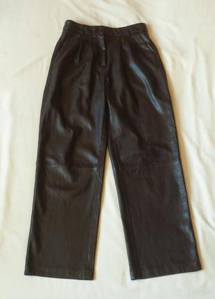 Коричневые кожаные брюки с широкими штанинами женские mango, р...