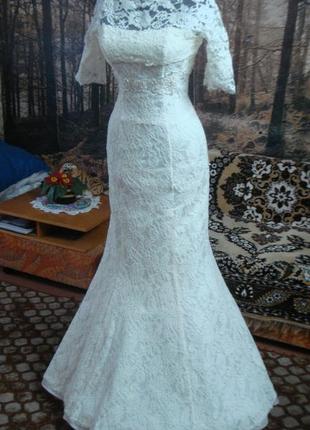 Свадебное платье -рыбка кремового цвета