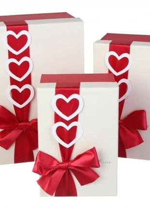 Подарочные коробочки бело-красные  с бантиком, разм.l: 26*18*1...