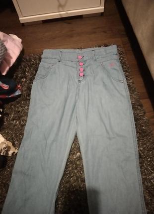 Продам джинсы на возраст 7-9 лет