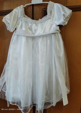 Платье белое на 3-4 года