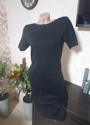 Вязаное черное платье