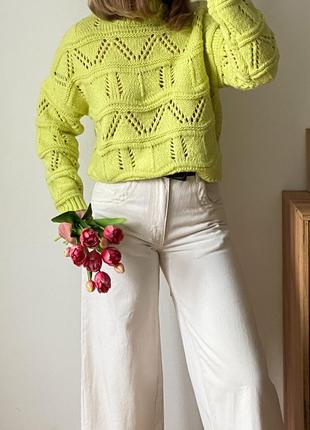 Ажурный вязаный свитер лаймового цвета