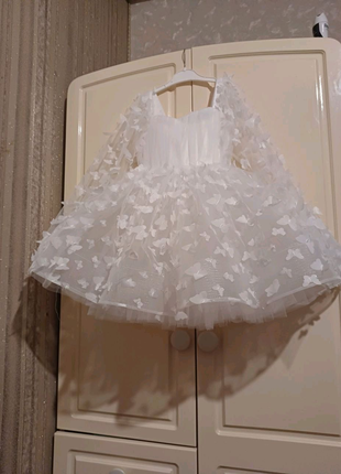 Сукня святкова  біла щ метеликами    для дівчинки   на свято