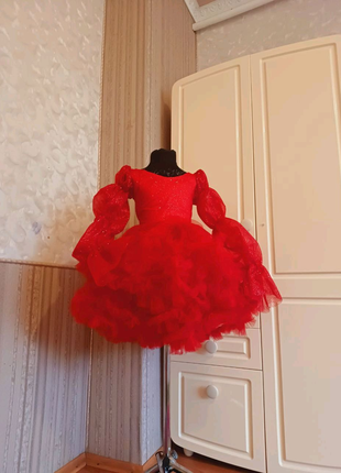 Червона нарядна сукня на день народження подарунок