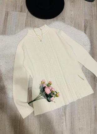 Вязаный свитер кофта белая длинная с рукавами в косичке