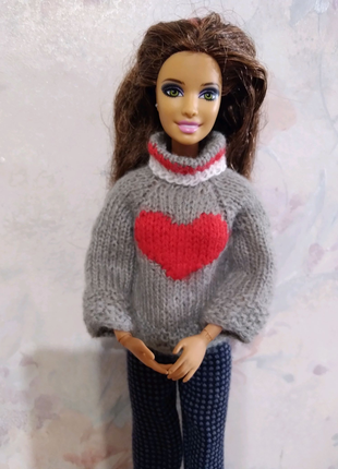 Одяг для Барбі - светр в'язаний з сердечком.