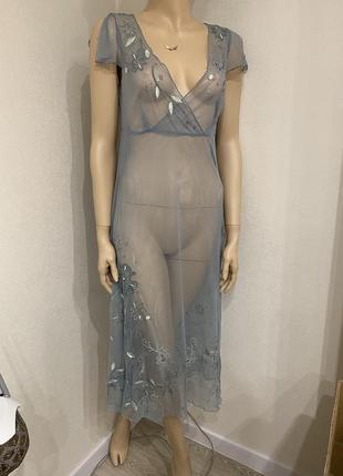 Прозрачное фатиновое платье с вышивкой и бисером.