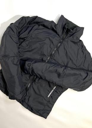 Куртка короткая женская peak performance черная xs / куртка по...
