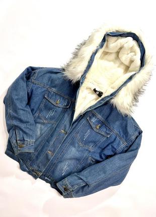 Джинсовая куртка меховая с капюшоном